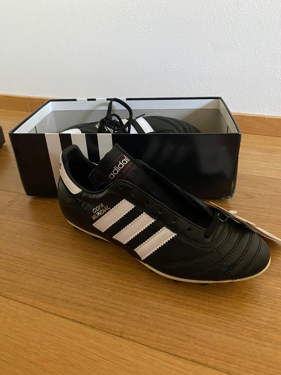 Uudet Adidas Copa Mundial nappulakengät