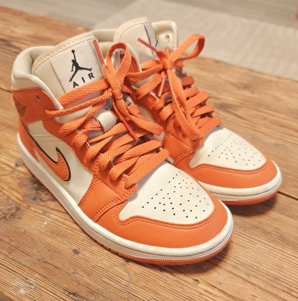 Nike Air Jordan Mid 1