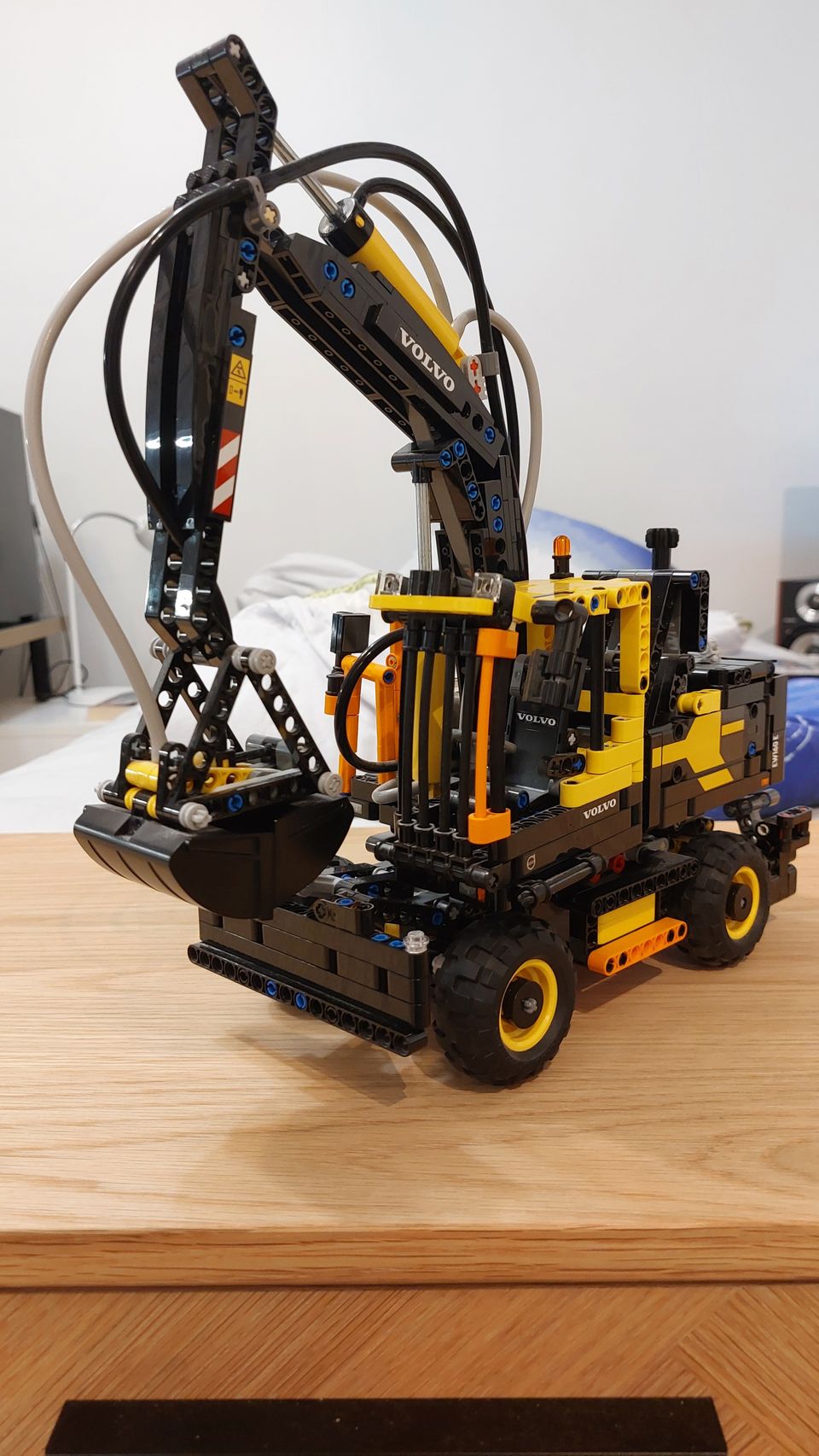 Lego Technic Volvo EW 160E Kaivuri