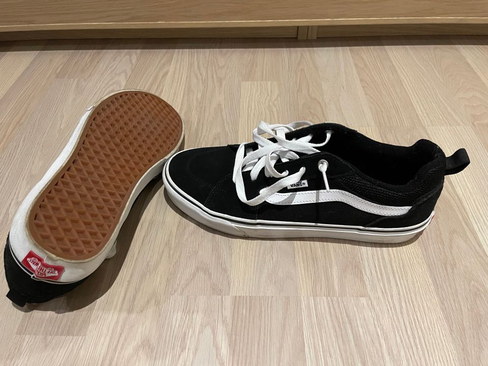 Vans sneakerit