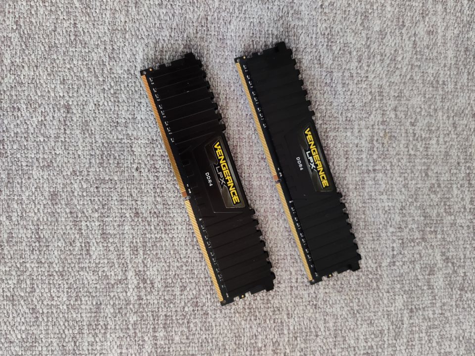 DDR4 2x8GB