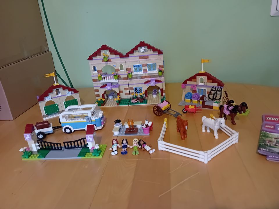 LEGO Friends 3185, Ratsastusleiri