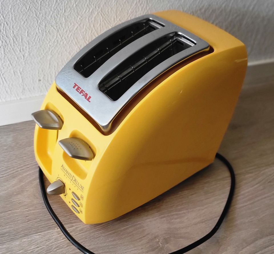 Tefal keltainen leivänpaahdin.