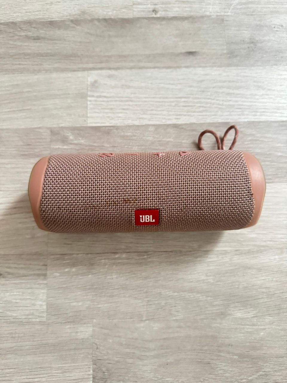 JBL kaiutin