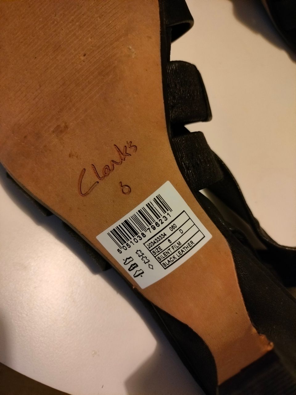 Clarks sandaalit