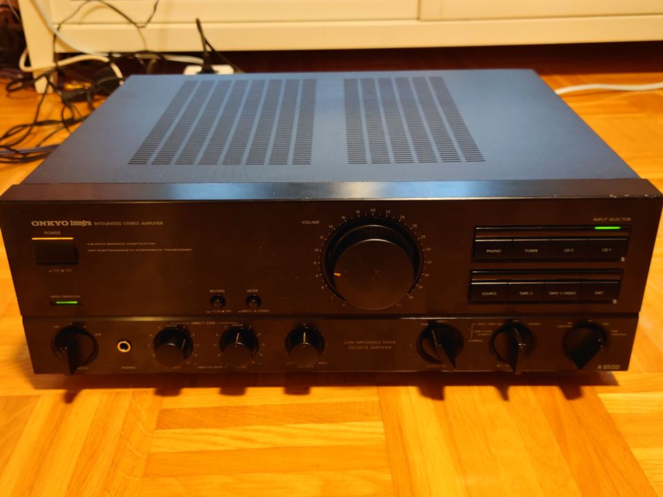 Onkyo Integra A-8500 vahvistin