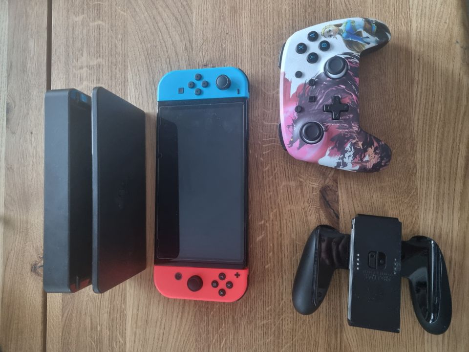 Nintendo Switch pelikonsoli tarvikkeineen