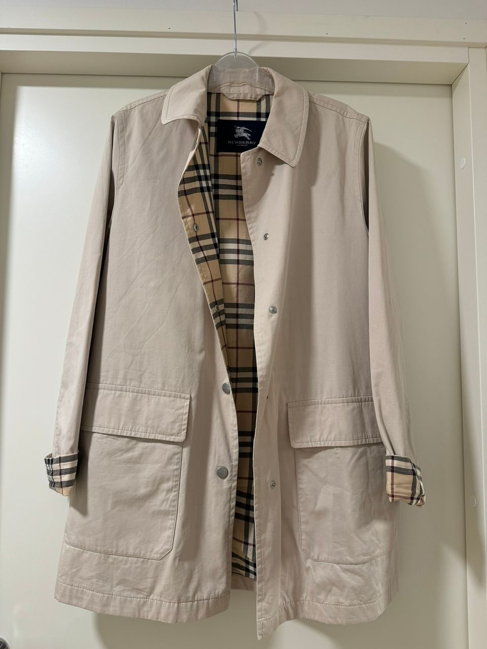 Nouto sovittu to 19.9. Burberry London beige ulkoilutakki koko 38