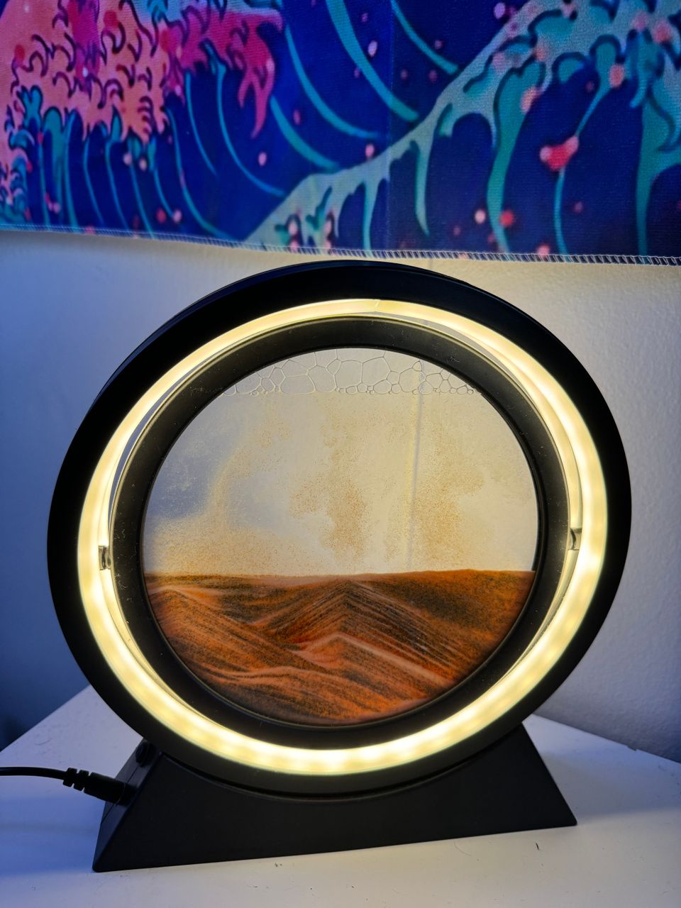 Lamp with moving sand