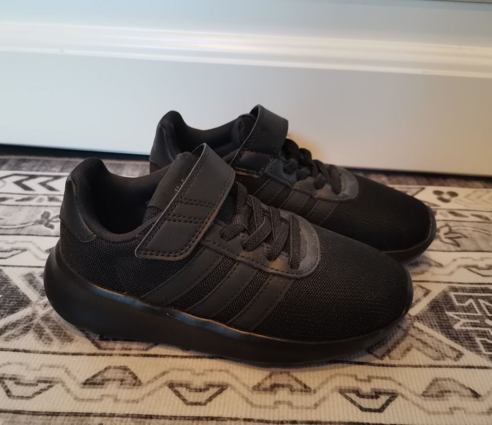 Adidas lenkkarit 30