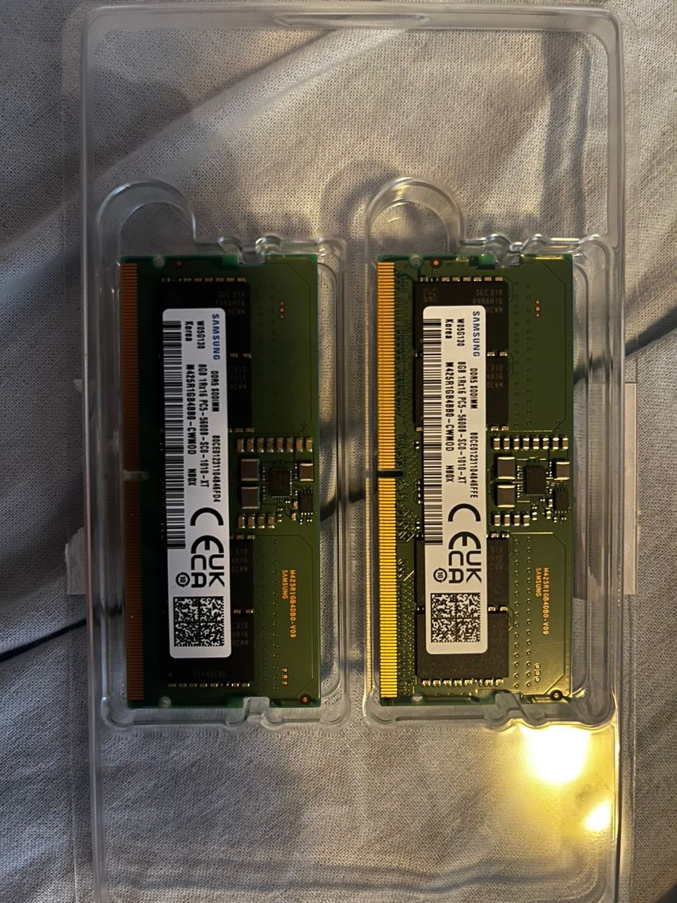 Samsung M425R1GB4BB0-CWM0D 16 GB (2x8 GB) DDR5 5600 mhz SODIMM RAM