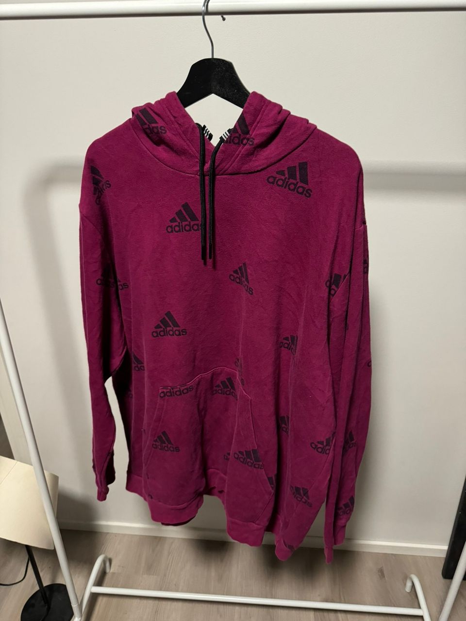 Adidas huppari