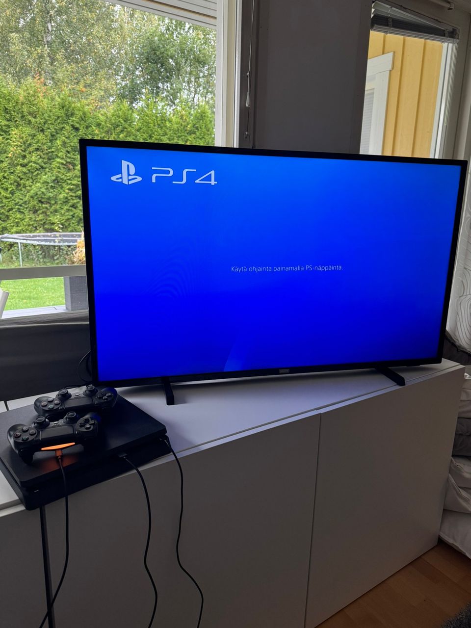 Ps4 slim 1tb, kaksi ohjainta ja 5 omavalintaista peliä mukaan.