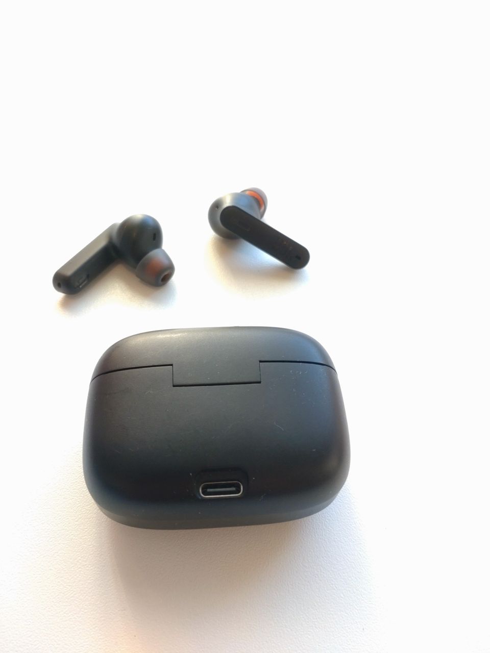 JBL Tune Bluetooth nappikuulokkeet