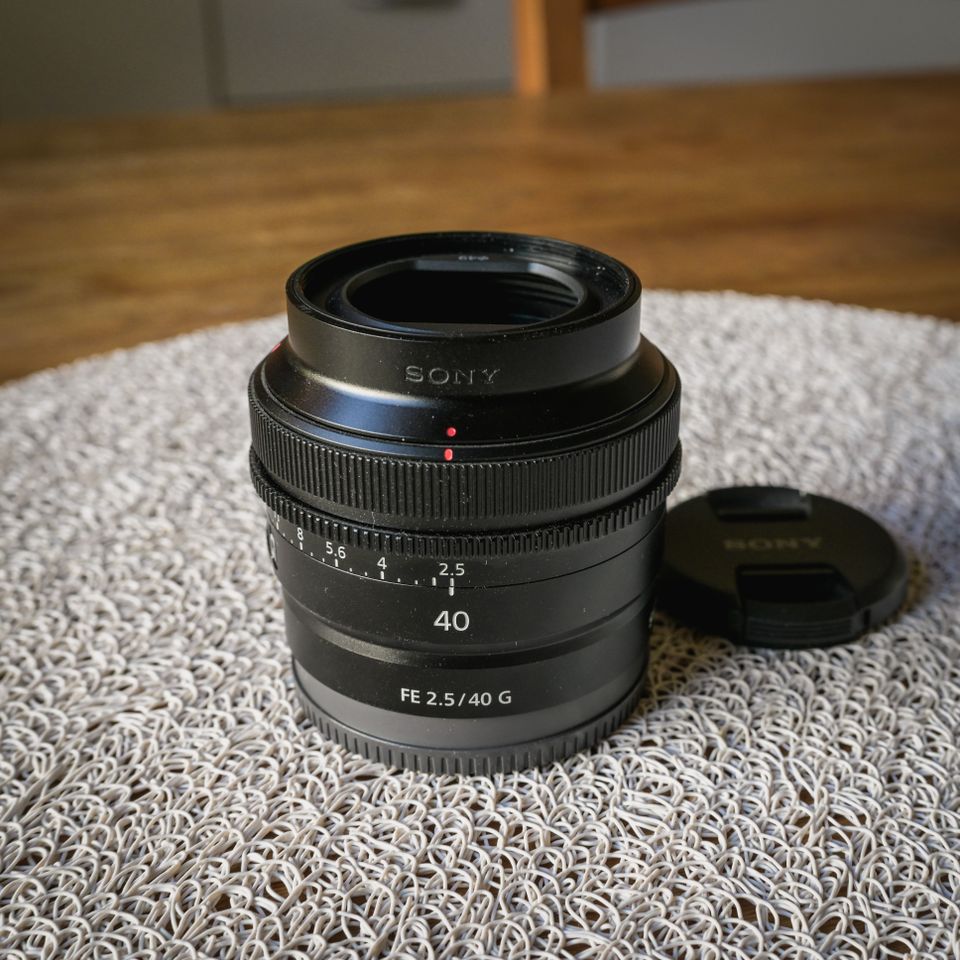 Sony FE 40mm f/2.5 G -objektiivi