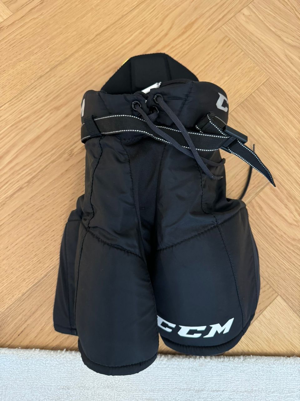 CCM housut/small + Bauer kaulasuoja