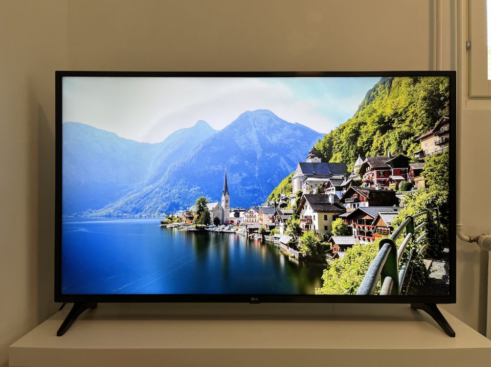 LG LED 50" 4K Ultra HD SmartTV Model 50UP75006LF