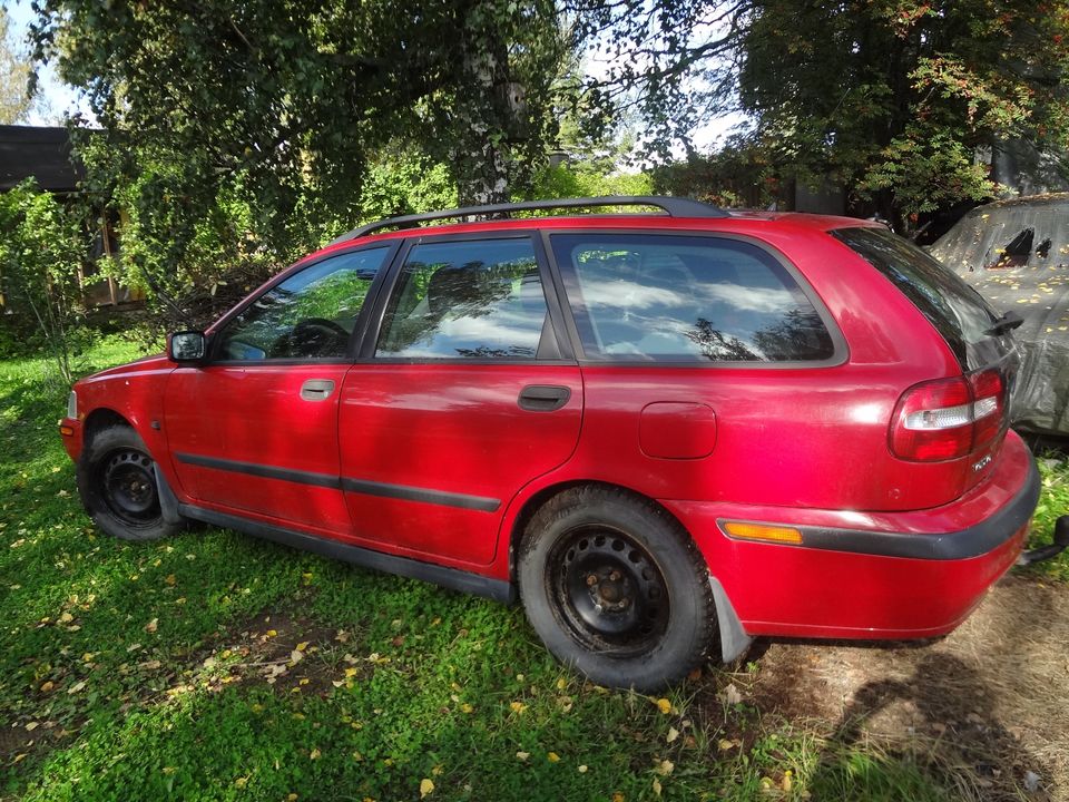 VOLVO V 40