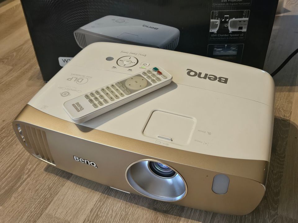 Benq W2000 DLP Videotykki / Projektori