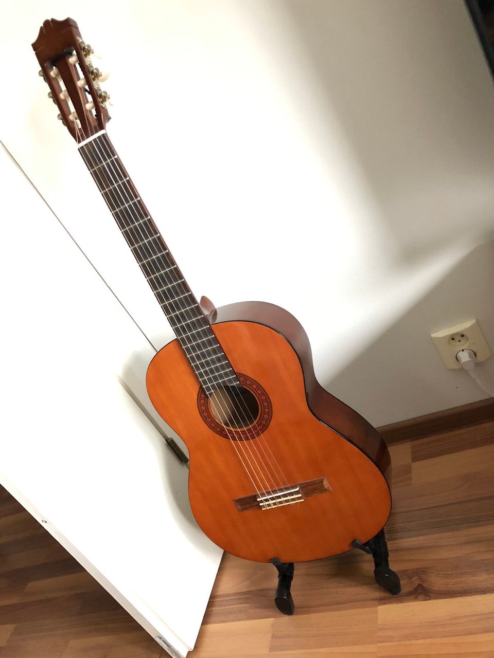 Yamaha C-40 akustinen nylonkielillä