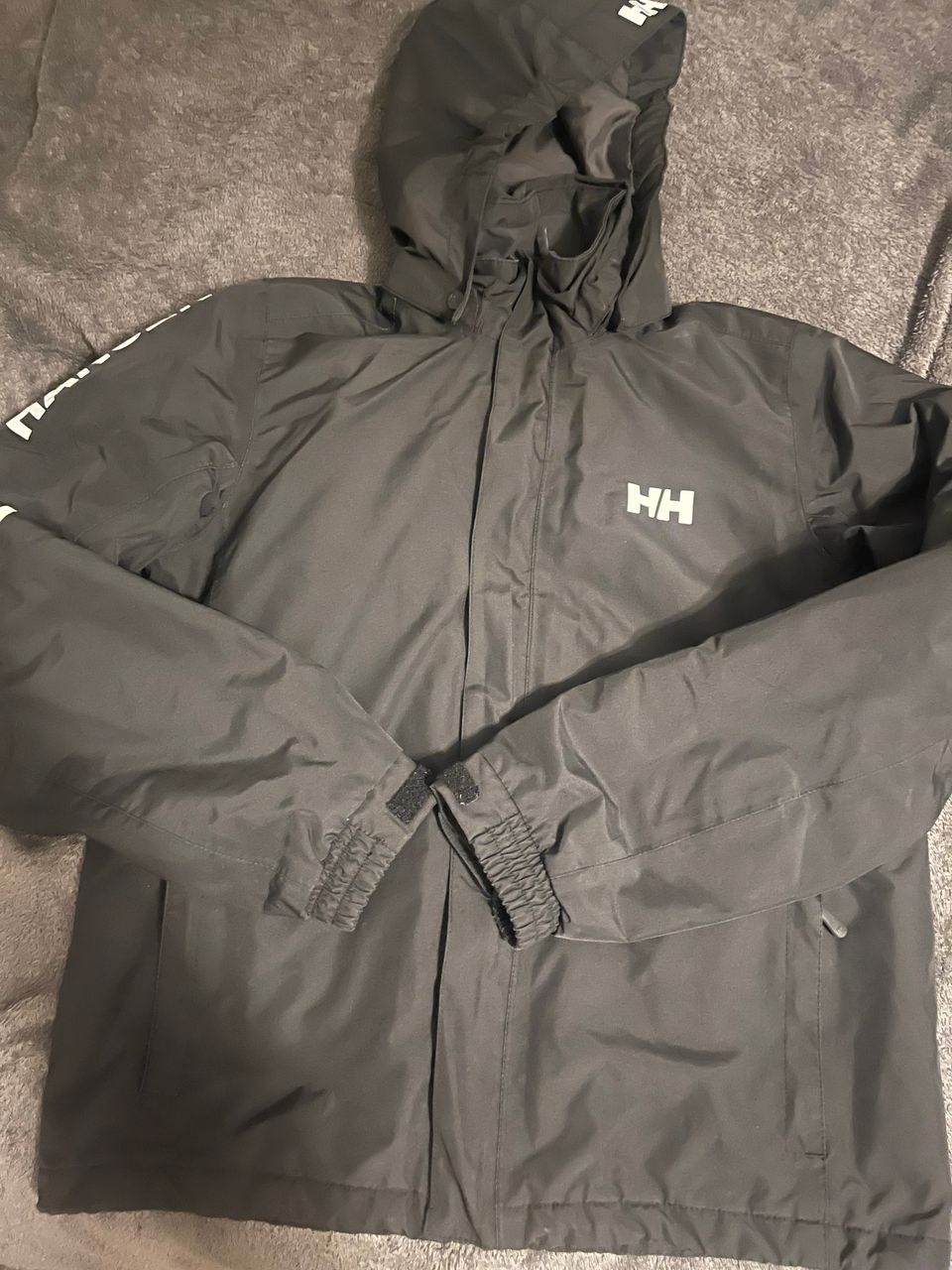 Helly hansen musta välikausitakki