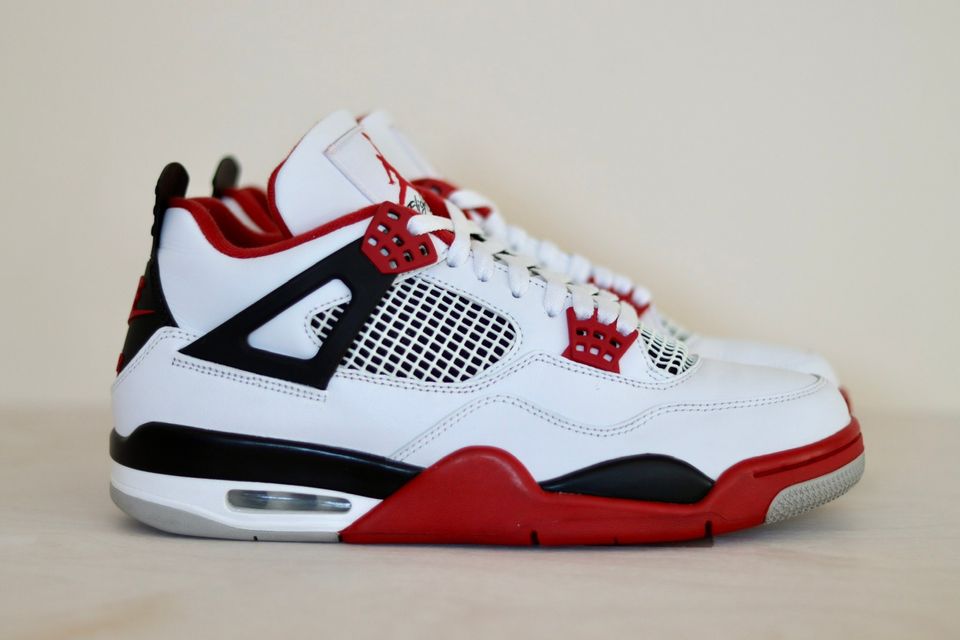 Air Jordan 4 Retro “Fire Red”