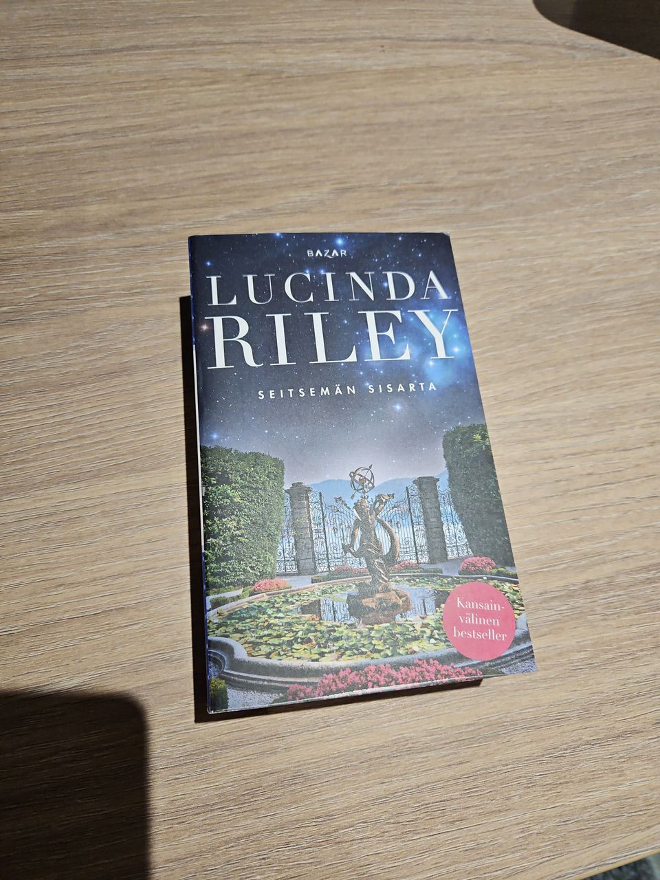 Lucinda riley seitsemän sisarta pokkari