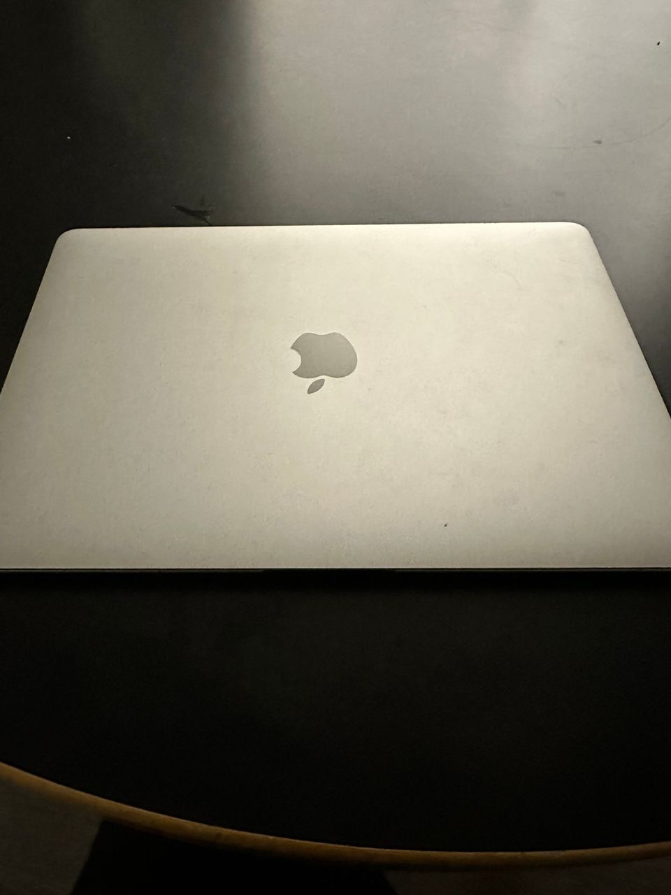 Myydään Mac book 13,3