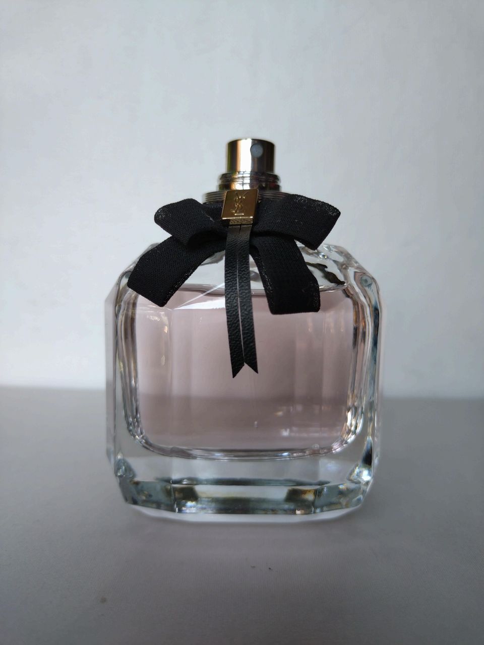 Yves Saint Laurent hajuvesi