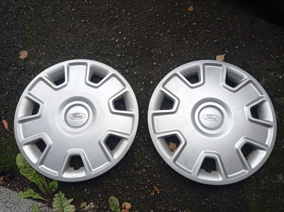 Ford 15" pölykapselit 2kpl