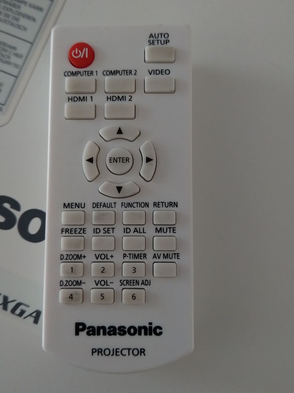 Panasonic videotykki, VZ2570 WUXGA ja 2,6 m kangas