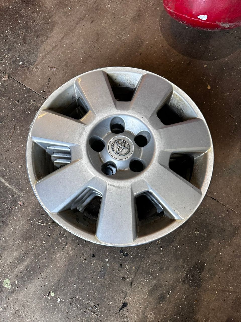 Toyota pölykapselit 16”