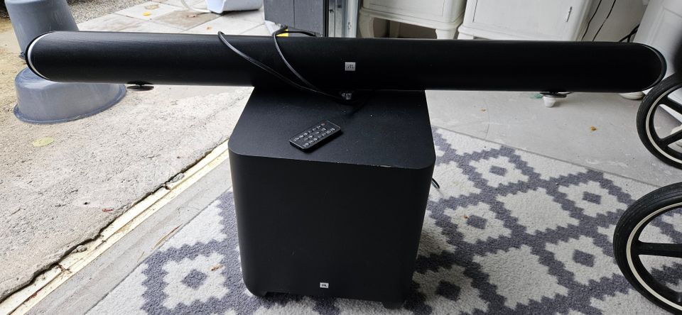 JBL Sb450 soundbar-äänijärjestelmä