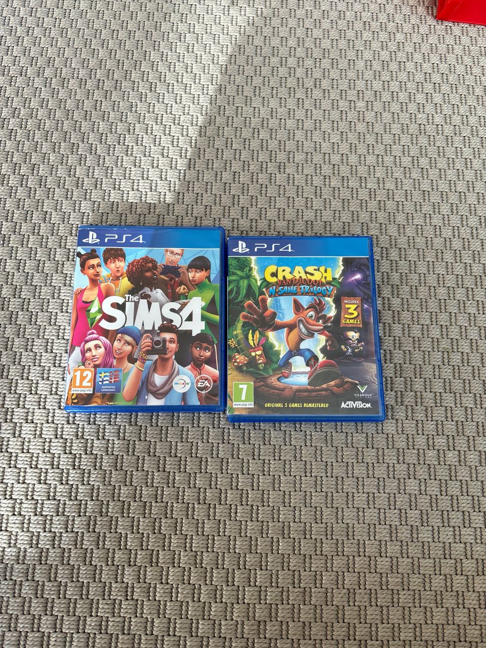 Sims 4 ja Crash Bandicoot N Sane Trilogy