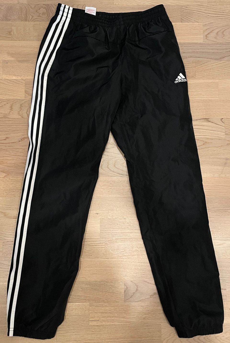 Adidas tuulihousut