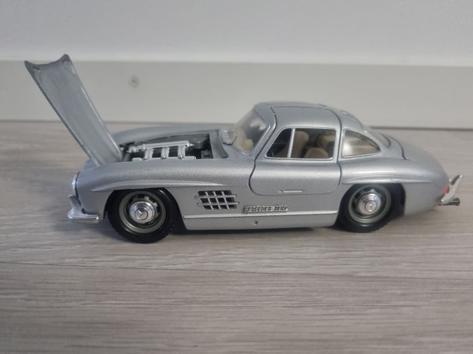 Mercedes-Benz 300 SL pienoismalli 1/24