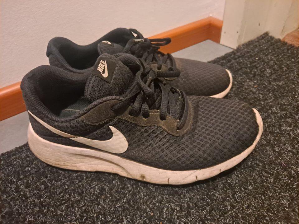 Nike lenkkarit 37,5