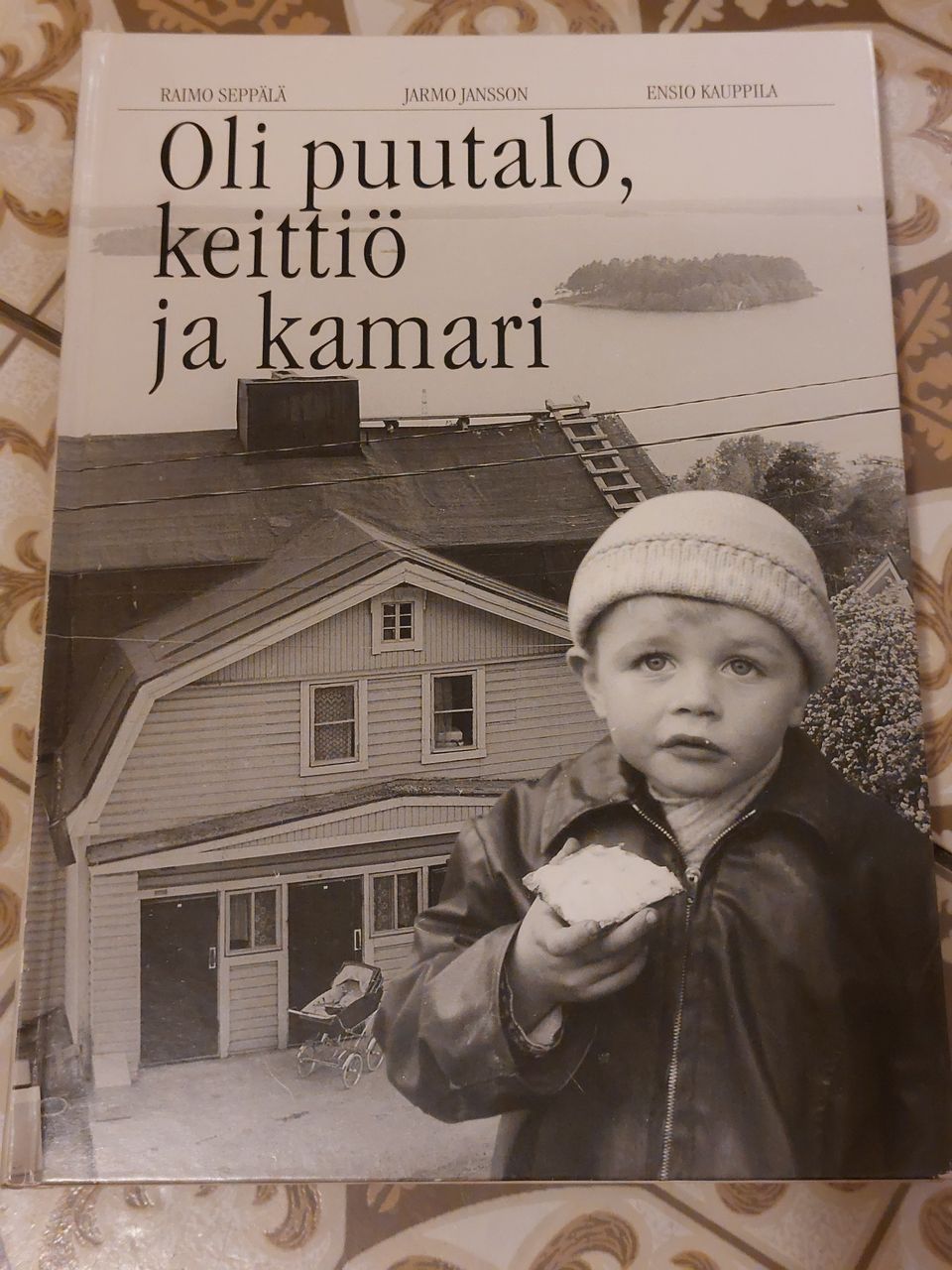 Tampereseuran julkaisema Oli puutalo, keittiö ja kamari