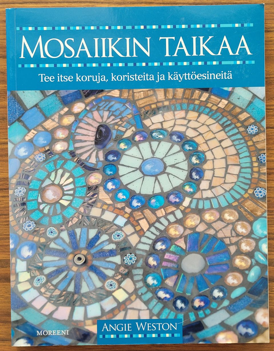 Mosaiikin taikaa -kirja