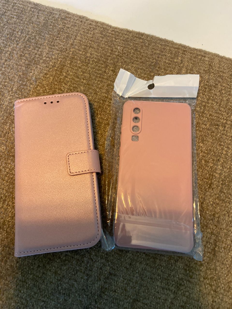 Kahdet pinkit kuoret Huawei P30