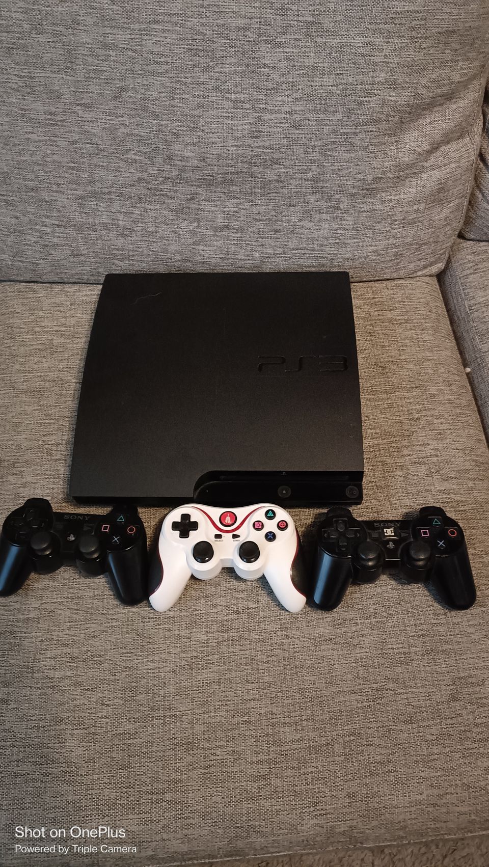 Playstation 3 +3 ohjainta