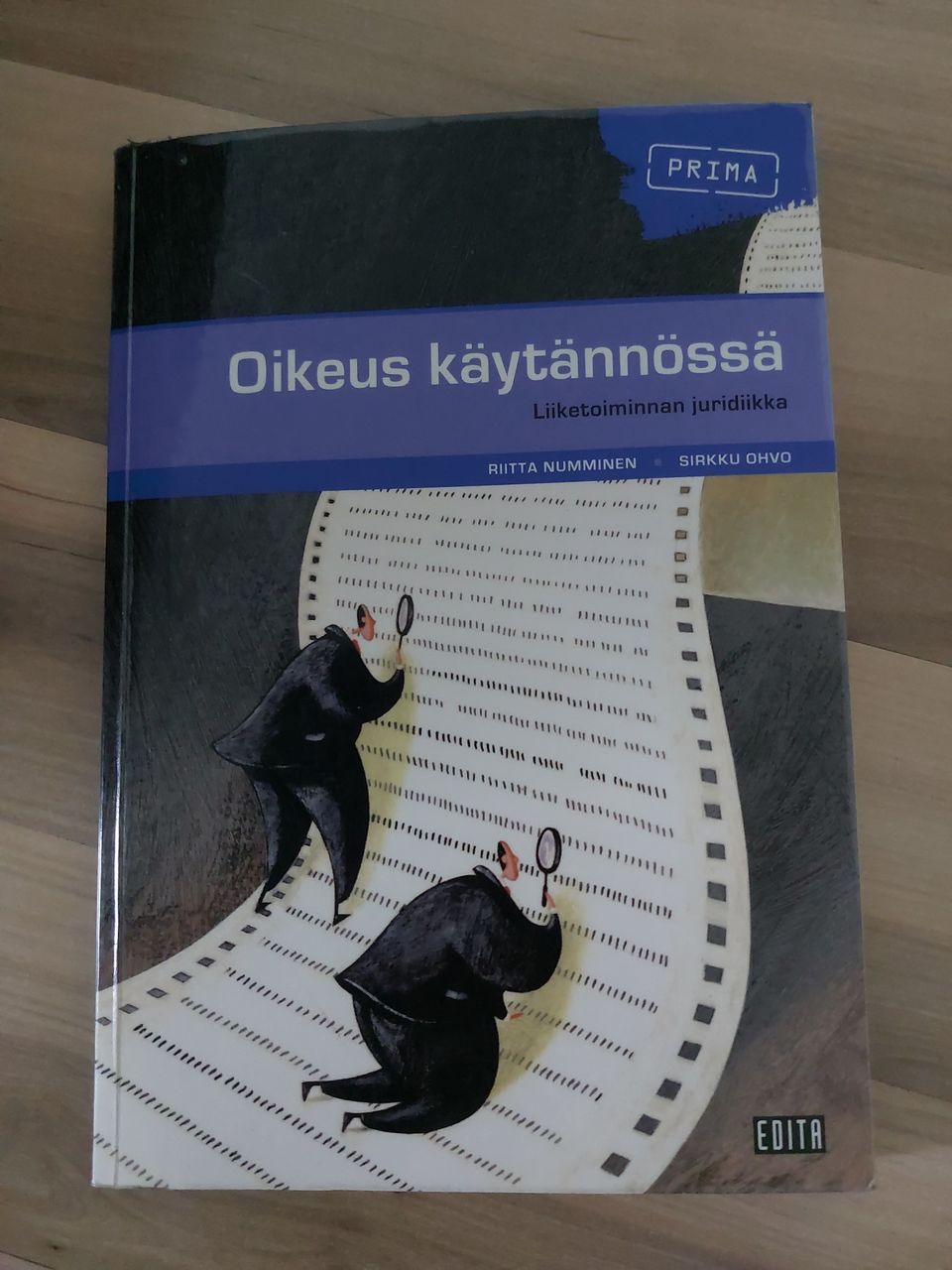 Oikeus käytännössä-kirja