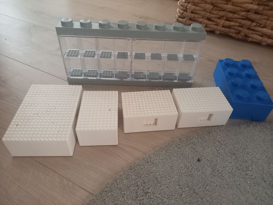 Lego vitriini ja säilytysrasiat