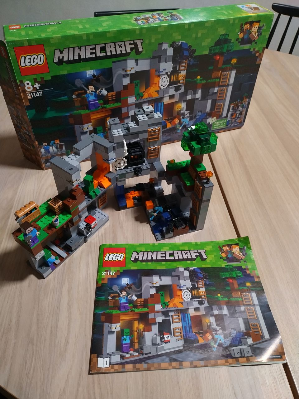 Lego 21147 Minecraft Kallioseikkailut