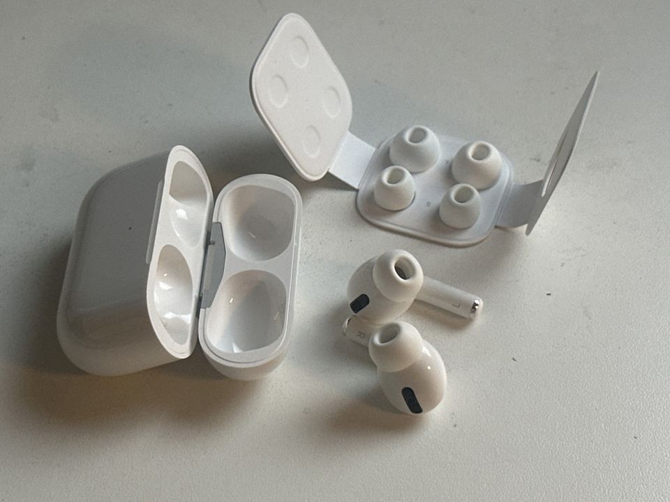 ALE AirPods Pro Wireless - TAKUU 6kk kuin uusi