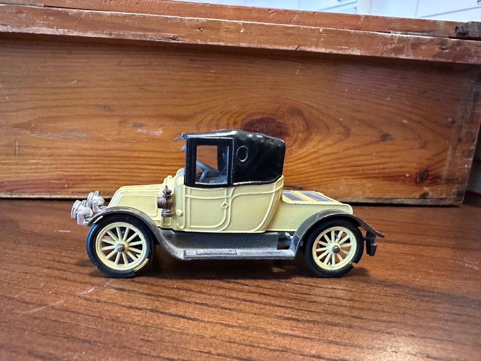 Vintage Corgi Classics 1910 Renault 12/16 Special Edition Yellow & Black