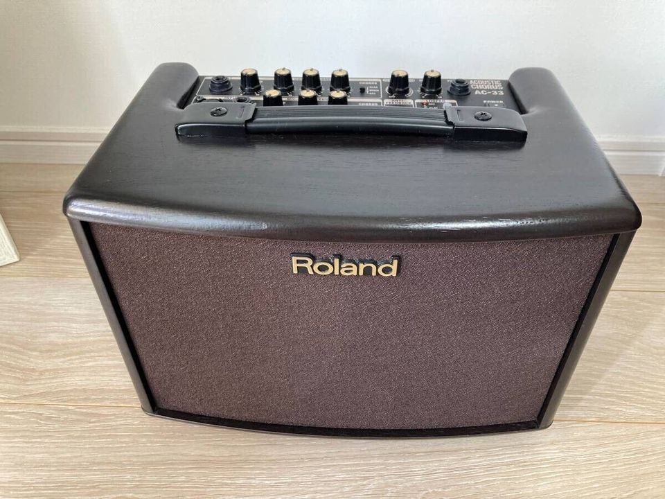 Roland AC-33 akustinen vahvistin