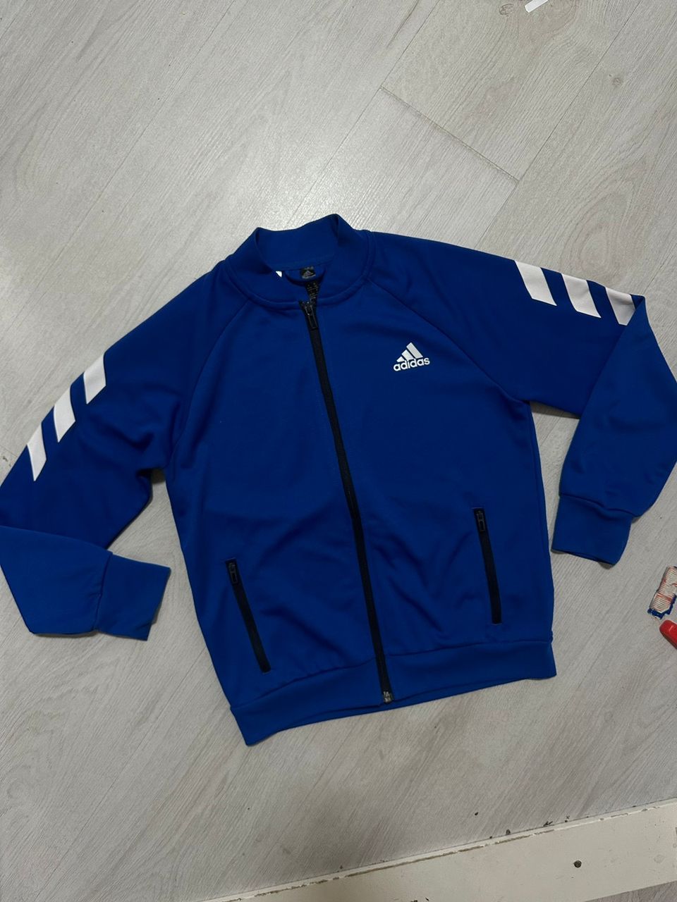 Adidas verkkatakki, 140