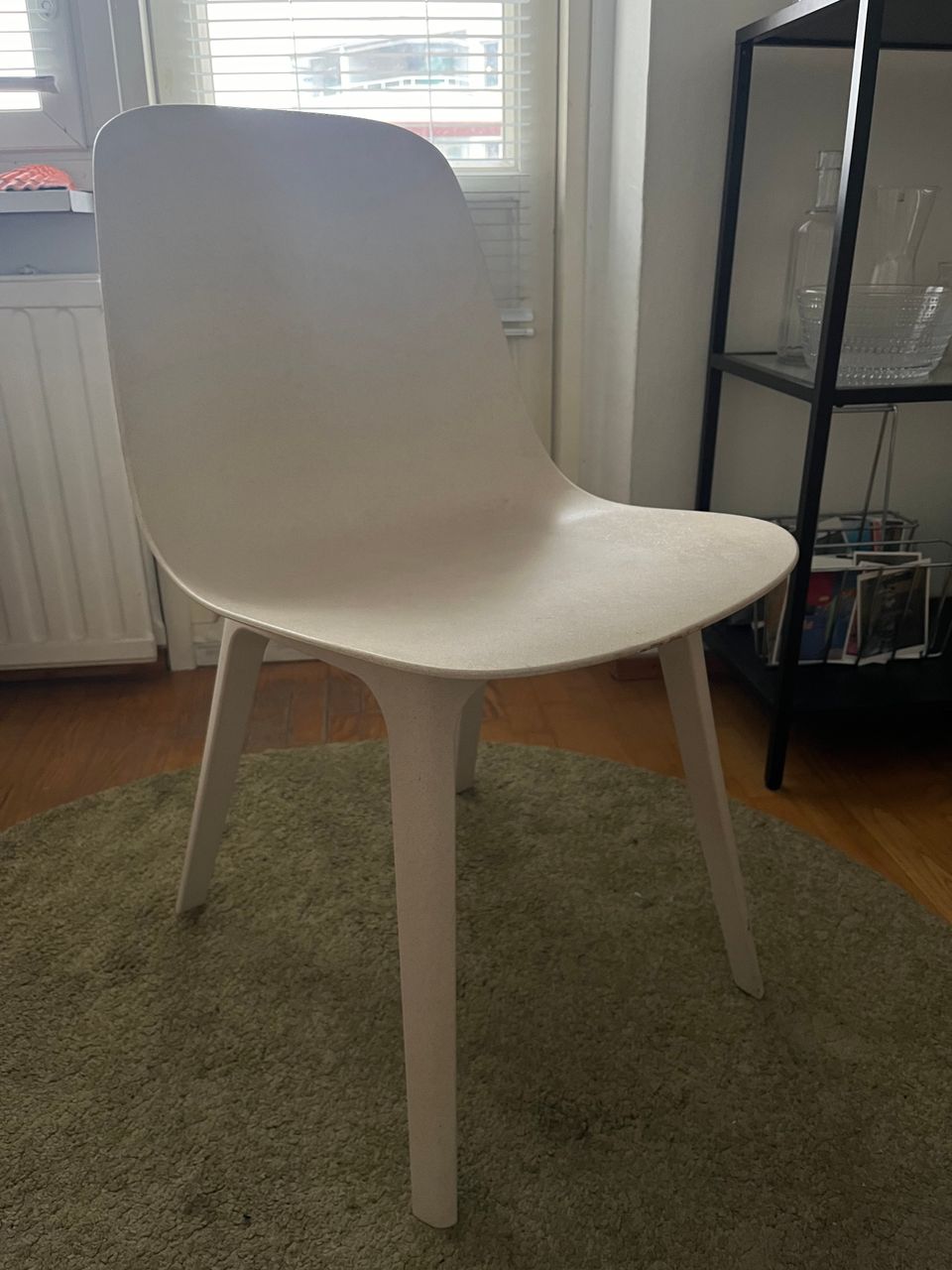 Beiget muovituolit, IKEA Odger, 2 kpl