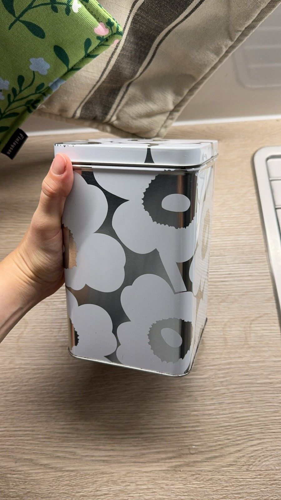 Marimekko unikko peltipurkki